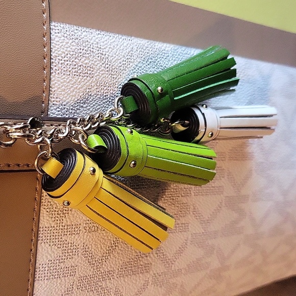 Michael Kors Shoulder Bag with Charm NWOT - Picture 4 of 13